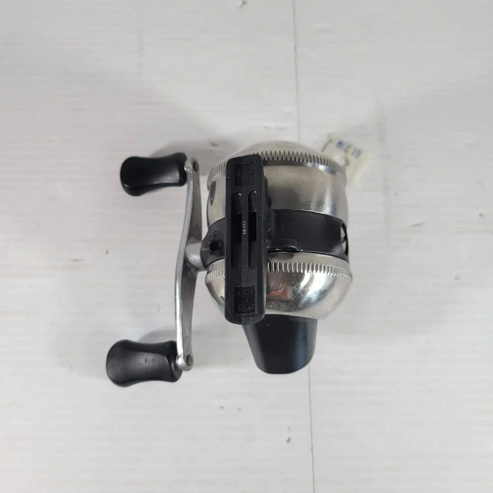 Zebco Authentic 33 Spincast Fishing Reel Silver Black 33J-B4‎ TESTED